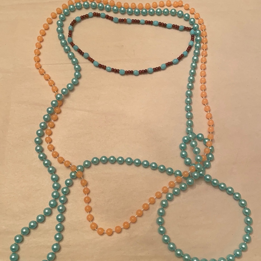 Fun plastic necklace bundle ❤️